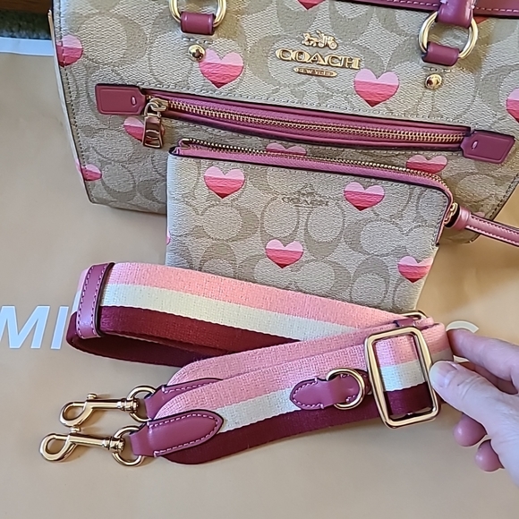 Coach Heart  Printed Crossbody Bag /Handbag and Heart Printed  Wrist Zip - Picture 12 of 12
